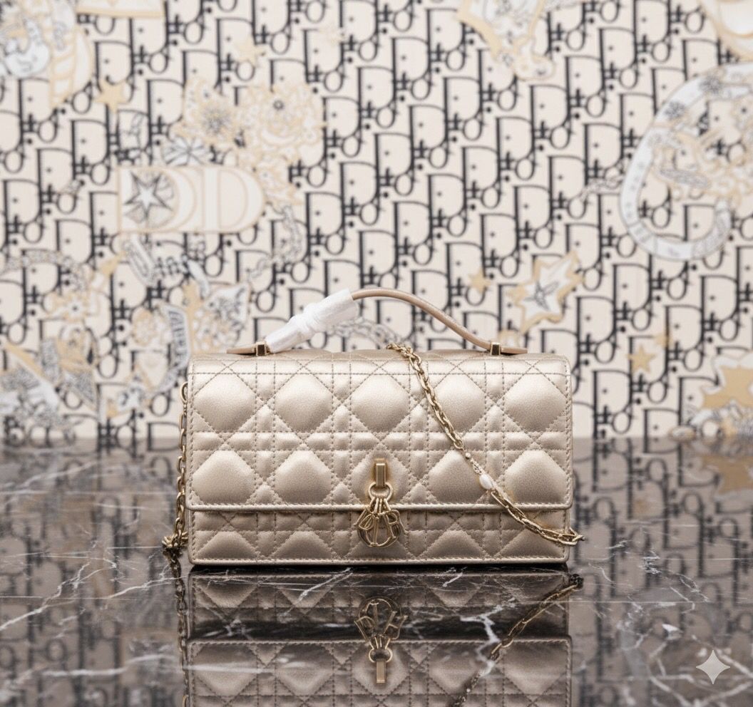 Dior Saddle Bag – Iconic Elegance & Timeless Luxury Handbag